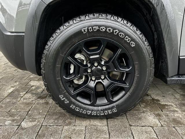 Photo of 2022 Sting Gray Clearcoat Jeep Cherokee