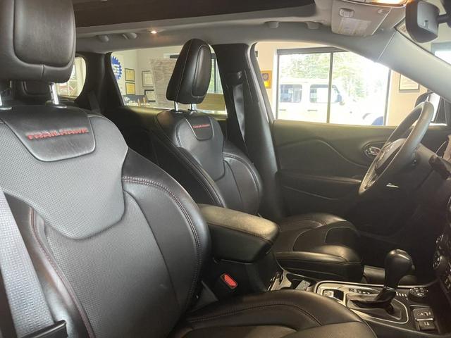 Photo of 2022 Sting Gray Clearcoat Jeep Cherokee