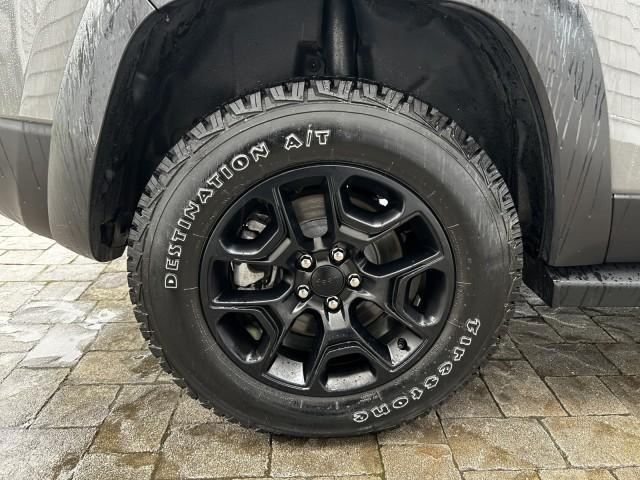 Photo of 2022 Sting Gray Clearcoat Jeep Cherokee