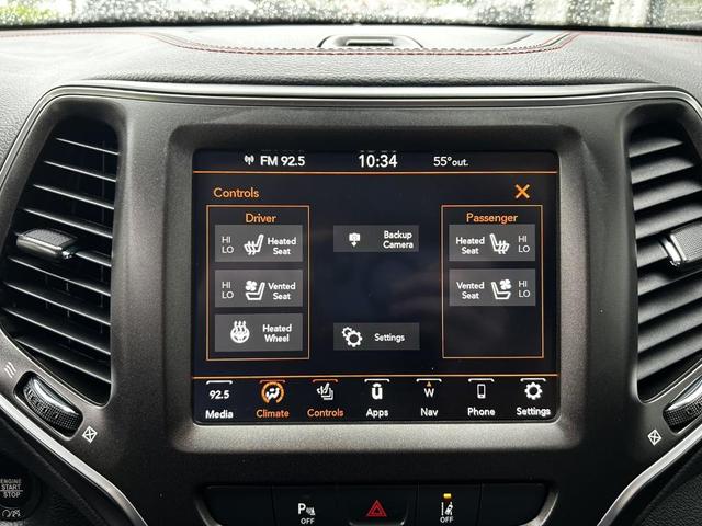 Photo of 2022 Sting Gray Clearcoat Jeep Cherokee