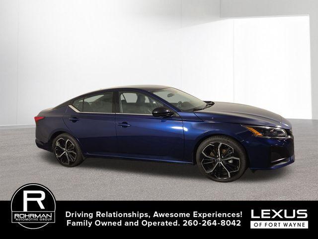 Photo of 2023 Deep Blue Pearl Nissan Altima