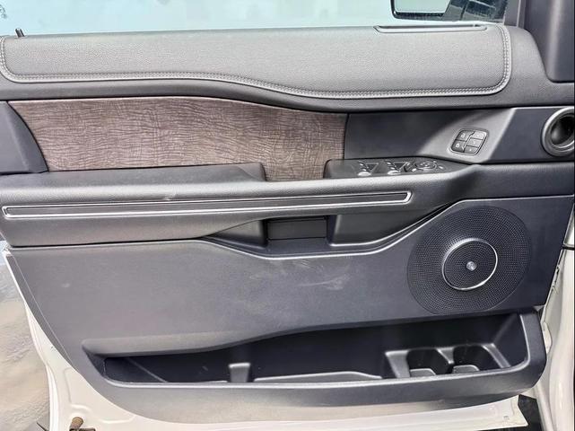 Photo of 2020 Star White Metallic Tri-Coat Ford Expedition