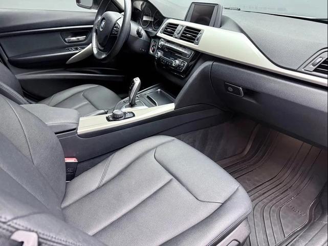 Photo of 2016 White BMW 320