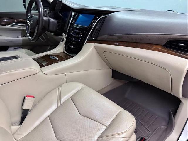 Photo of 2017 Crystal White Tricoat Cadillac Escalade
