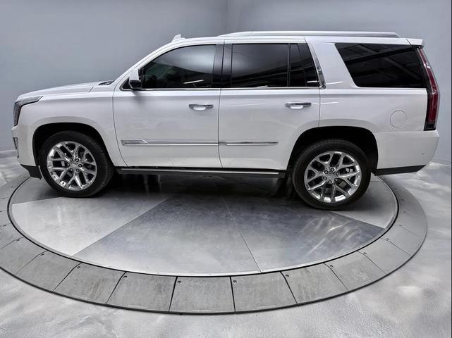 Photo of 2017 Crystal White Tricoat Cadillac Escalade