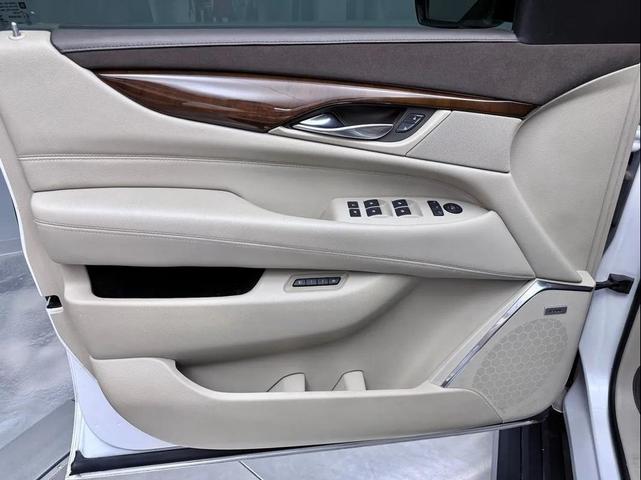 Photo of 2017 Crystal White Tricoat Cadillac Escalade