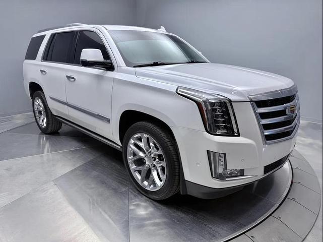 Photo of 2017 Crystal White Tricoat Cadillac Escalade