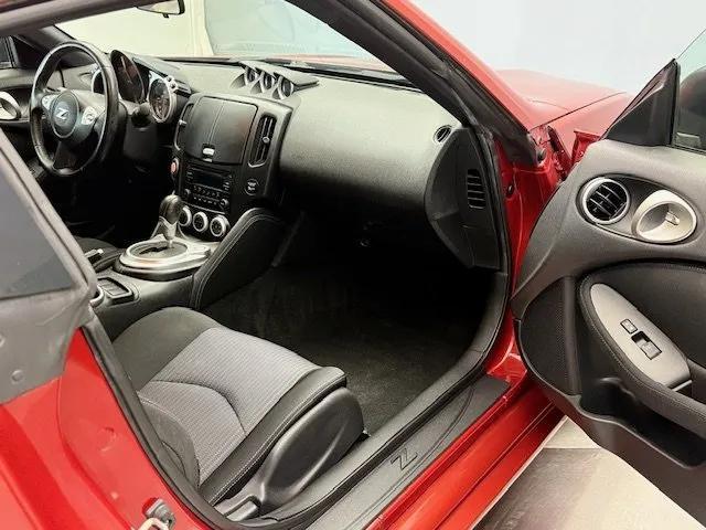 Photo of 2016 Red Nissan 370Z