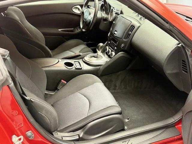 Photo of 2016 Red Nissan 370Z