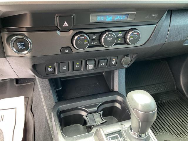 Photo of 2022 Super White Toyota Tacoma