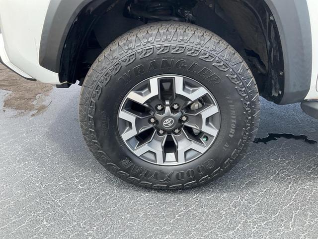 Photo of 2022 Super White Toyota Tacoma