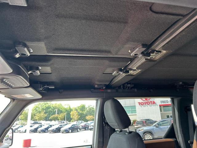 Photo of 2023 Hot Pepper Red Metallic Tinted Clearcoat Ford Bronco
