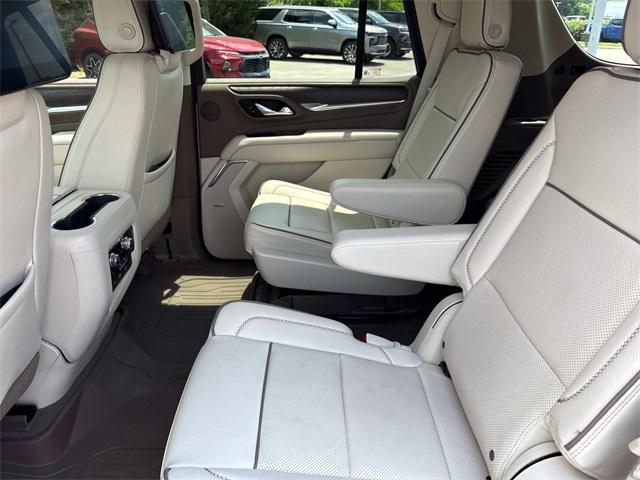 Photo of 2023 Pearl Beige Metallic GMC Yukon