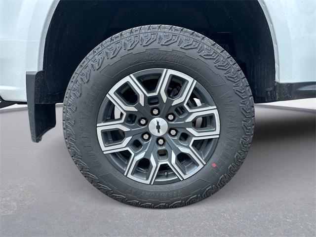 Photo of 2026 Summit White Chevrolet Colorado