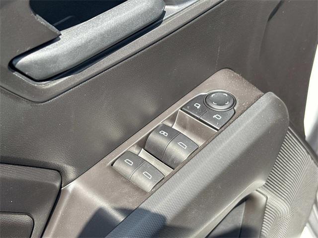 Photo of 2025 Summit White Chevrolet Colorado