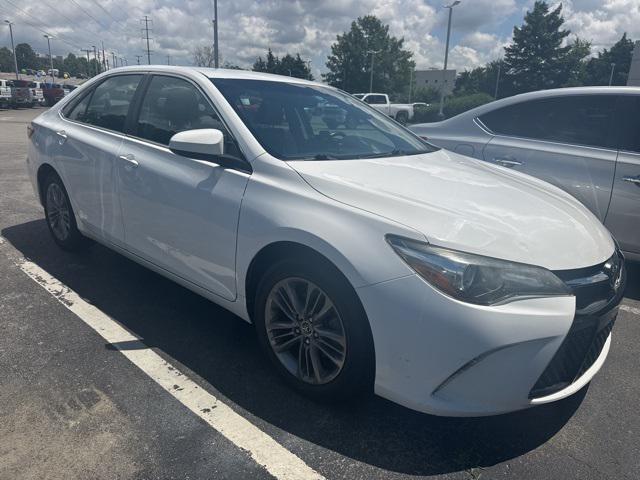 Photo of 2015 Super White Toyota Camry