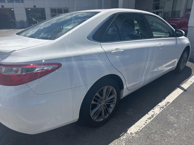 Photo of 2015 Super White Toyota Camry