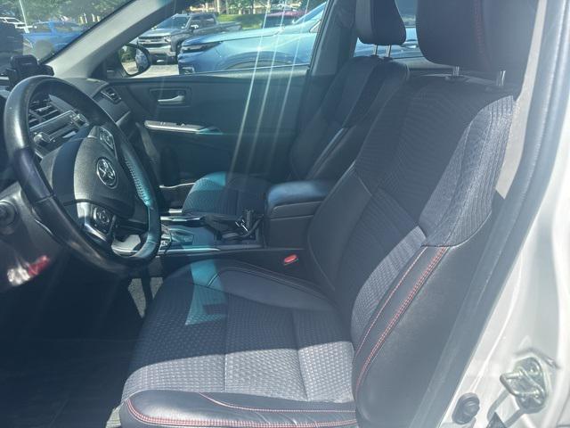 Photo of 2015 Super White Toyota Camry