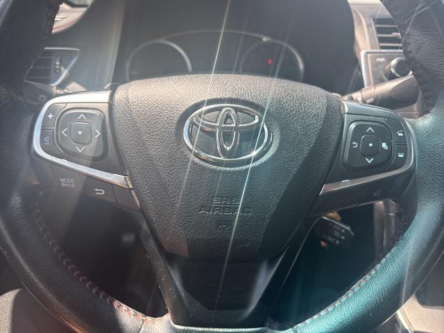 Photo of 2015 Super White Toyota Camry