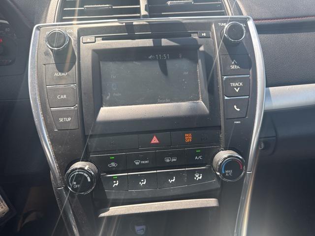 Photo of 2015 Super White Toyota Camry