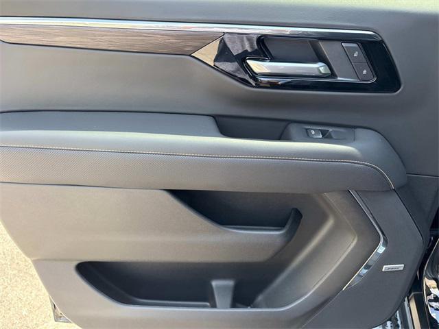 Photo of 2025 Black Chevrolet Suburban