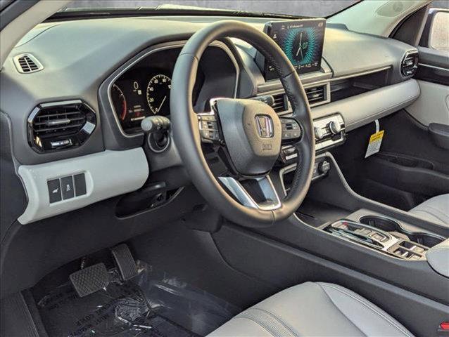Photo of 2025 Lunar Silver Metallic Honda Pilot