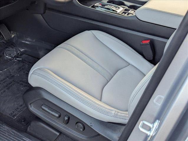 Photo of 2025 Lunar Silver Metallic Honda Pilot