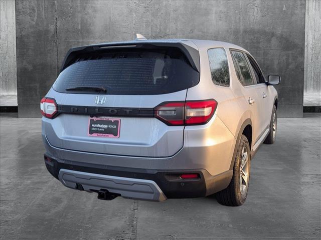 Photo of 2025 Lunar Silver Metallic Honda Pilot