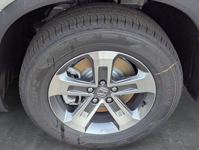 Photo of 2025 Lunar Silver Metallic Honda Pilot