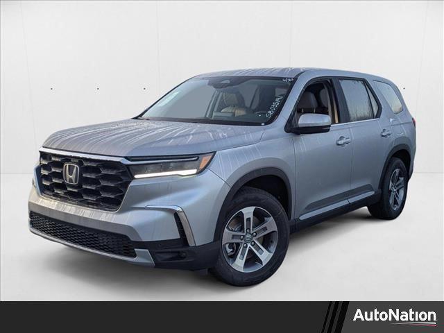 Photo of 2025 Lunar Silver Metallic Honda Pilot
