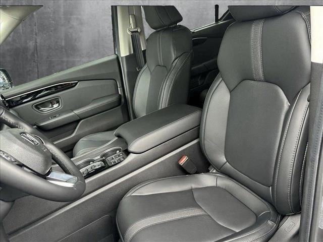 Photo of 2025 Platinum White Pearl Honda Pilot