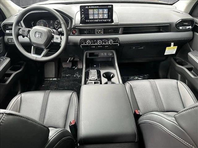 Photo of 2025 Platinum White Pearl Honda Pilot