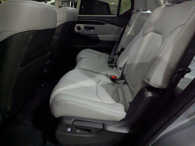 Photo of 2025 Lunar Silver Metallic Honda Pilot