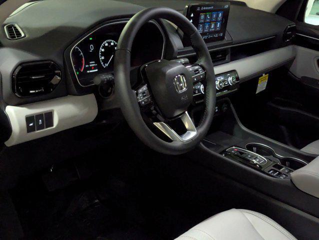 Photo of 2025 Lunar Silver Metallic Honda Pilot
