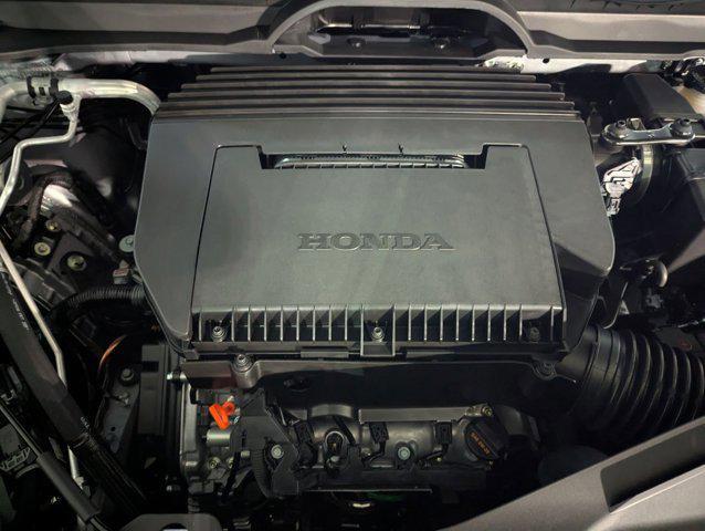 Photo of 2025 Lunar Silver Metallic Honda Pilot