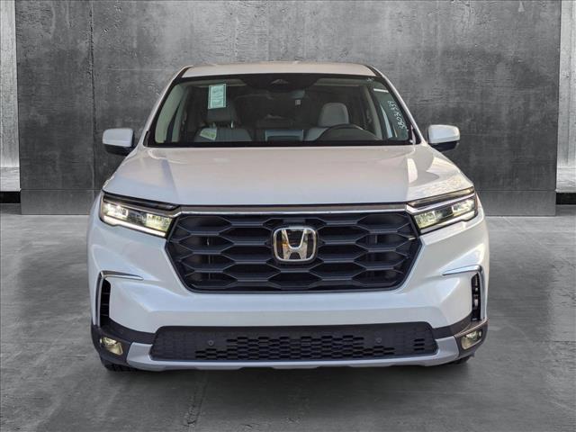 Photo of 2025 Platinum White Pearl Honda Pilot