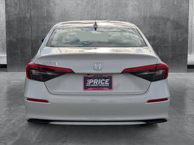 Photo of 2024 Platinum White Pearl Honda Civic
