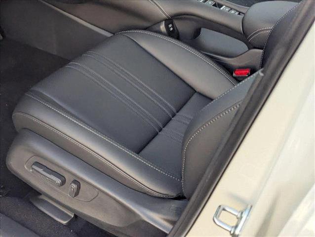 Photo of 2026 Platinum White Pearl Honda HR-V