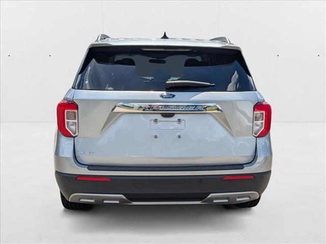 Photo of 2023 Iconic Silver Metallic Ford Explorer
