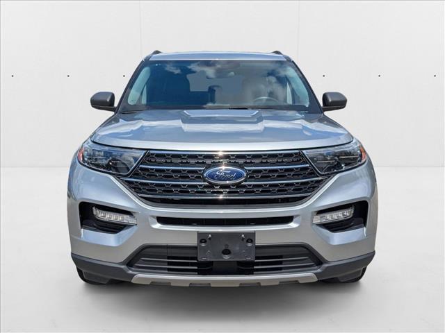 Photo of 2023 Iconic Silver Metallic Ford Explorer