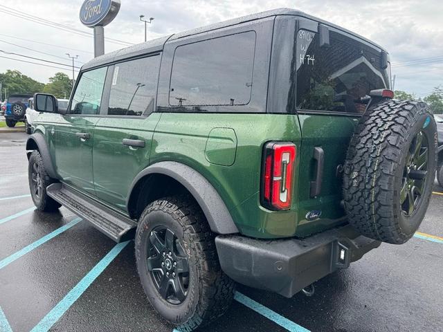 Photo of 2025 Green Ford Bronco
