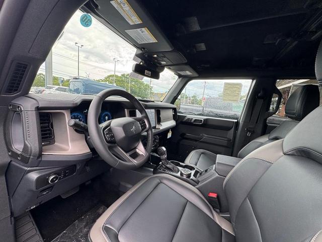 Photo of 2025 Green Ford Bronco