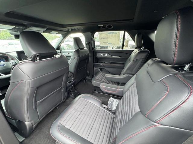 Photo of 2025 Blue Ford Explorer