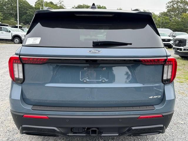 Photo of 2025 Blue Ford Explorer