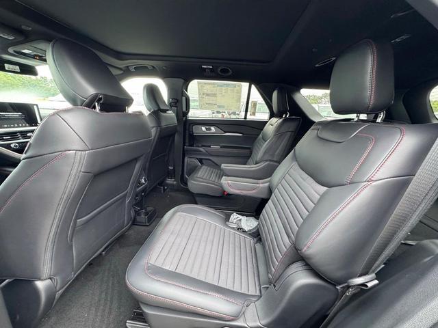 Photo of 2025 Blue Ford Explorer