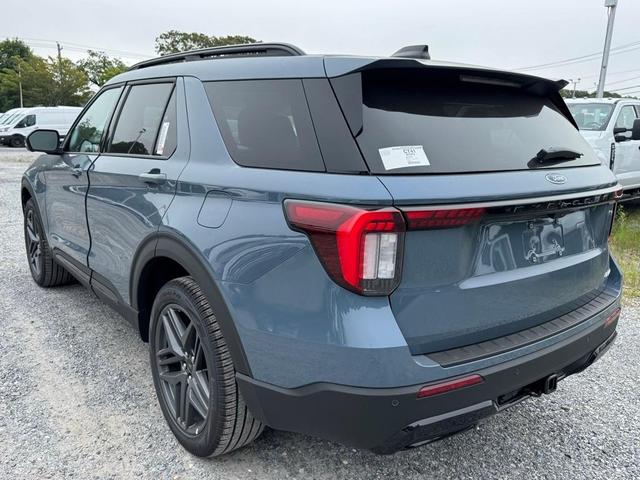 Photo of 2025 Blue Ford Explorer