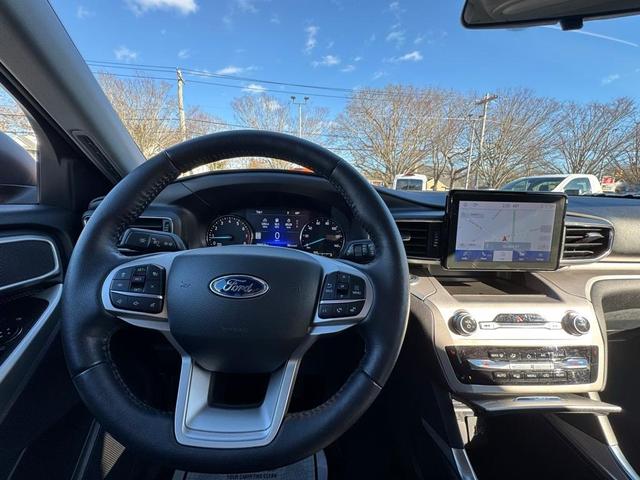 Photo of 2022 Rapid Red Metallic Tinted Clearcoat Ford Explorer