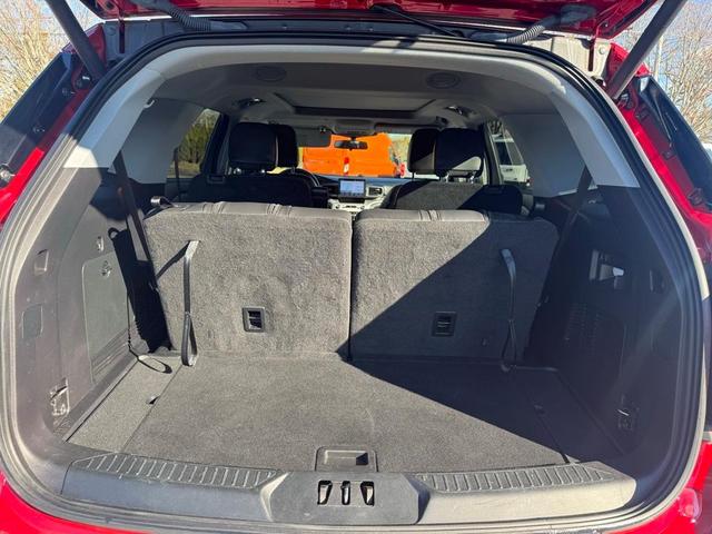 Photo of 2022 Rapid Red Metallic Tinted Clearcoat Ford Explorer