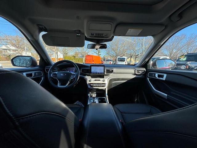 Photo of 2022 Rapid Red Metallic Tinted Clearcoat Ford Explorer