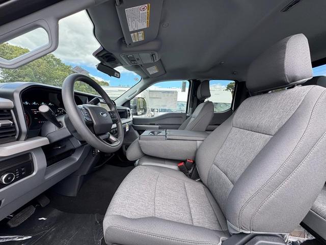 Photo of 2026 Oxford White Ford F-250
